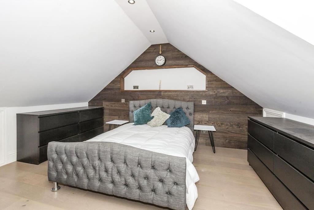 Lovely 2-Bed In Windsor Free Parking, 1 Mile From Legoland 외부 사진